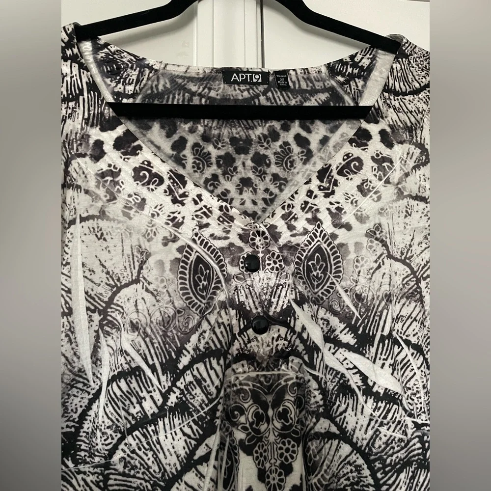 Apt 9 Womens Top 2X Peacock Print 3/4 Sleeve Artsy V Neck Black and White Casual - Picture 5 of 16